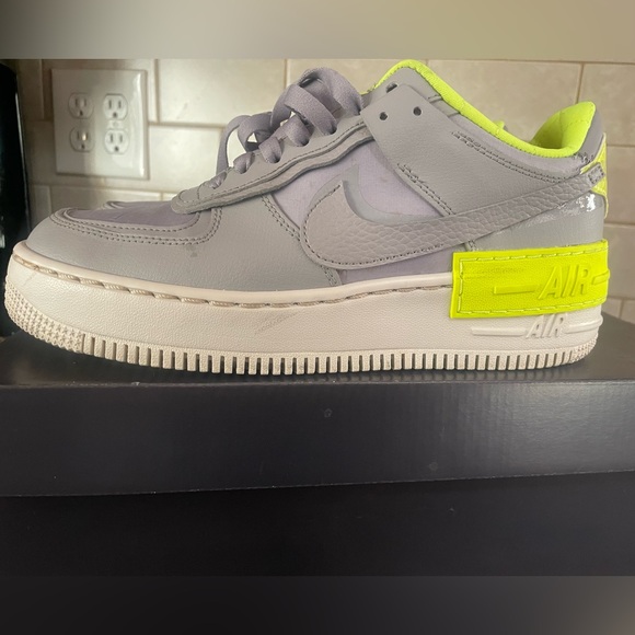 Sneakers - Picture 1 of 5